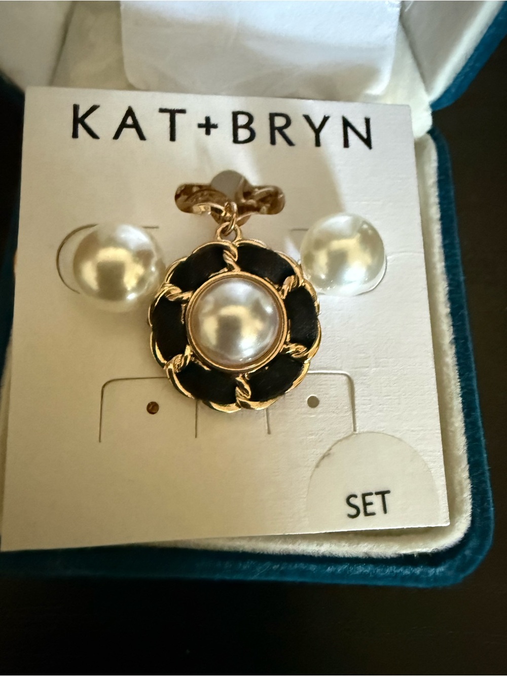 Black and Gold Pearl Flower Pendant Necklace Set
